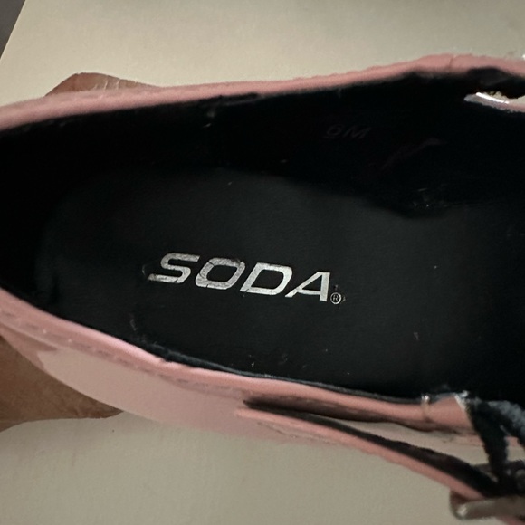 Soda Brand - Pink Mary Jane Shoes with Buckle - like new ! - Picture 4 of 4